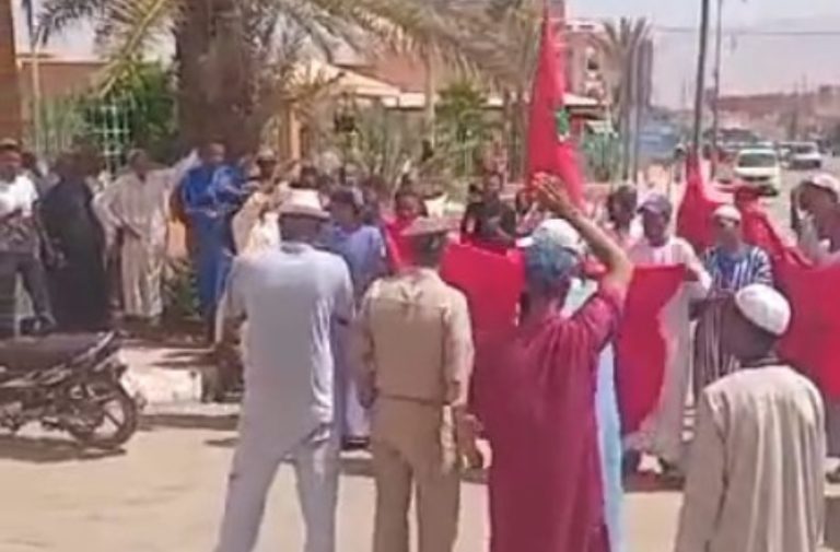 سكان زاوية تزكين بزاكورة يحتجون ضد “خروقات” في توزيع الدقيق المدعم