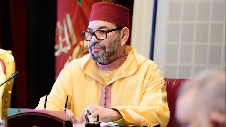برقية تعزية ومواساة من الملك إلى أفراد أسرة المرحوم الفنان التشكيلي عفيف بناني