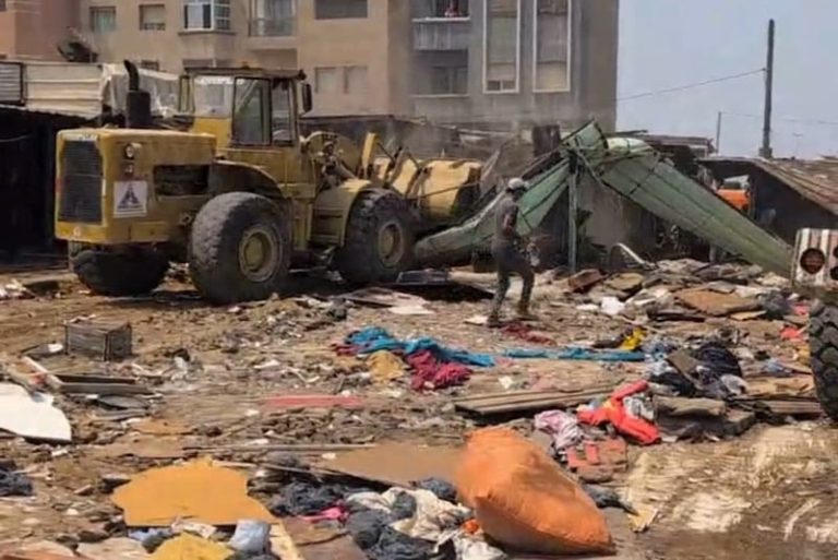 هدم دور “الصفيح” بجهة البيضاء يضع المنتخبين في دائرة الانتقاد ويسائل “غيابهم”