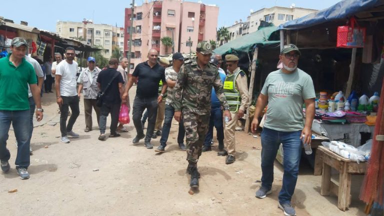 همت المقاهي والأرصفة والمتسولين.. سلطات سلا تشن حملة واسعة لتحرير الملك العمومي