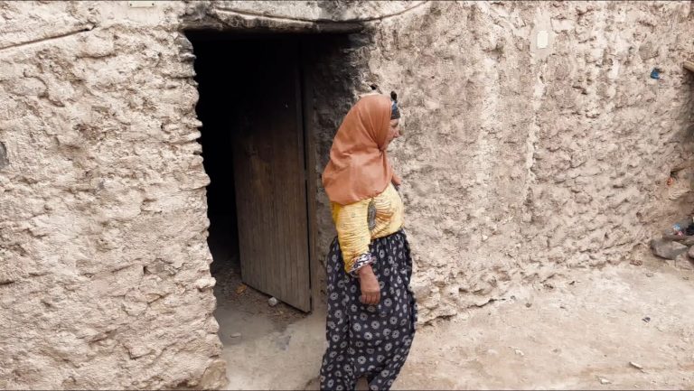 “أحلم ببيت بسيط”.. قصة أم أرملة بقرى ورزازات تواجه الحياة بصبر وأمل (صور)