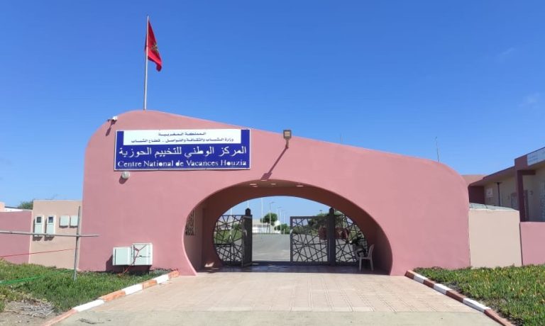 اعتداء يهز مخيما بالجديدة مخلفا إصابة إطار تربوي.. منظمات تندد بـ”الجريمة” وتطالب بالتحقيق
